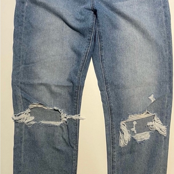 American Eagle Mom Jeans Ankle Ripped Straight Leg SZ 6 long - Picture 5 of 8